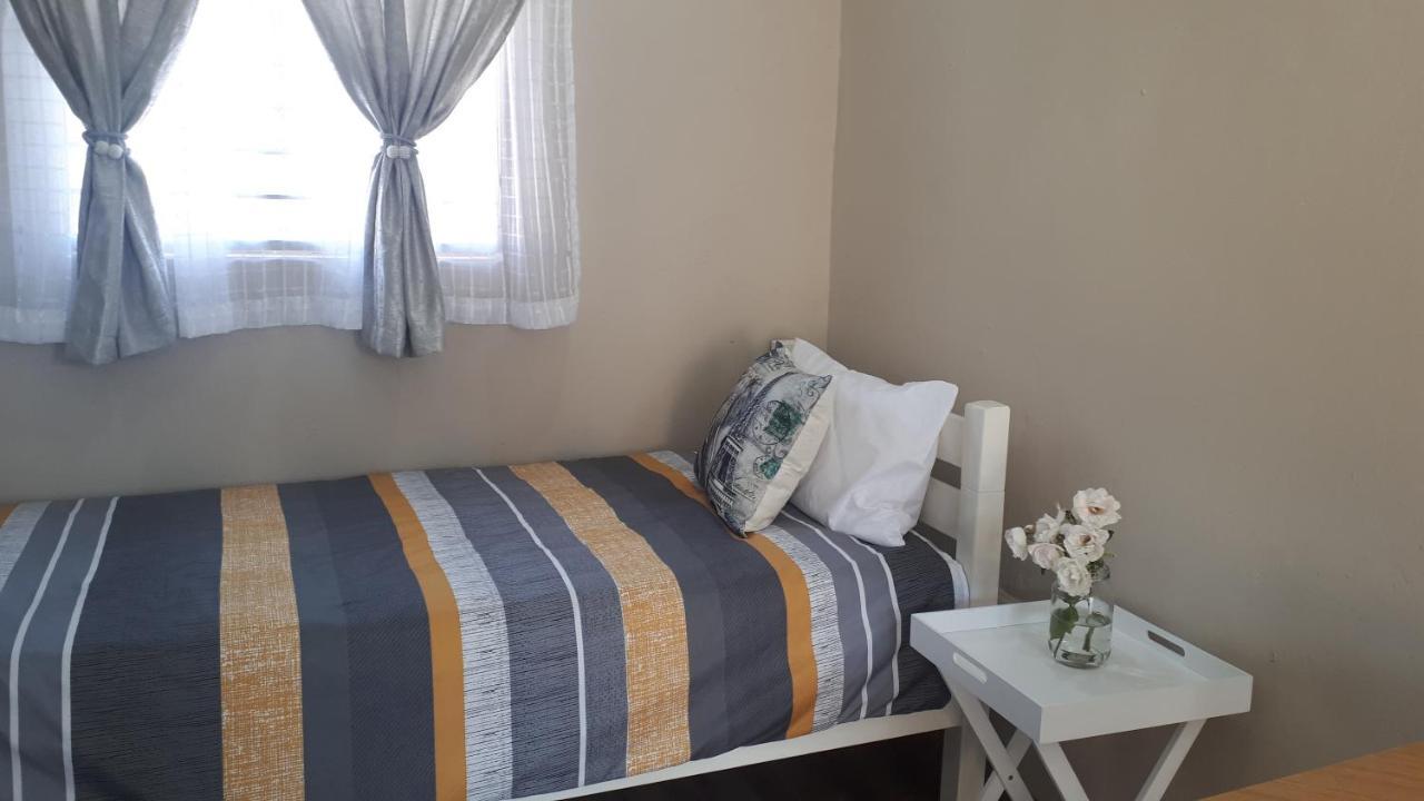 Relax In Aberdeen Johannesburg Esterno foto